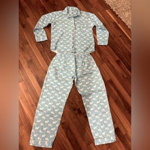 Women’s La Vie En Rose Fleece Pajama set, size medium.